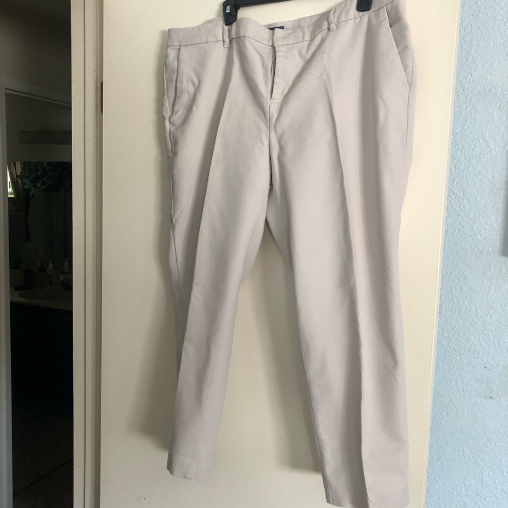 Old Navy Women’s Chinos in Light Beige